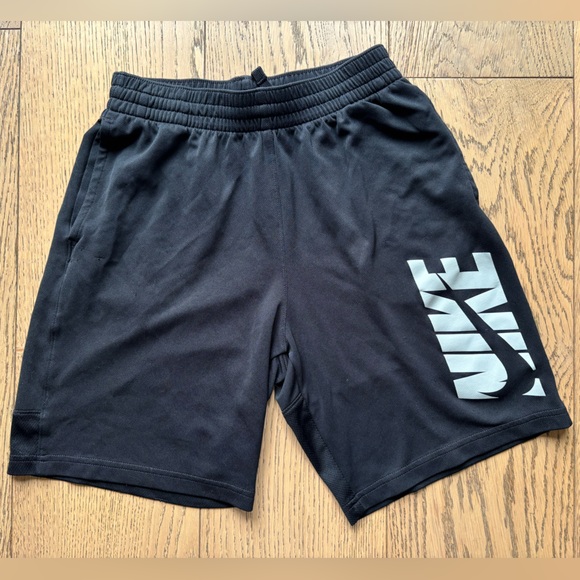 Nike Boys Dri-FIT Black Athletic Shorts w/ Pockets and Elastic Waist, Size L - Picture 1 of 8